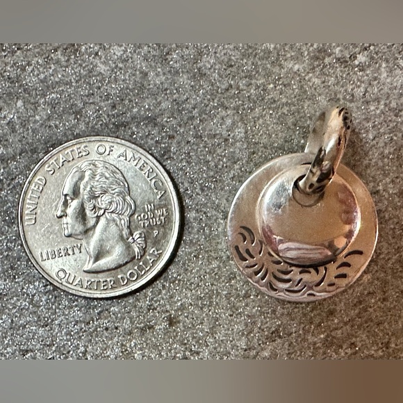 Retired Silpada Silver Circles Pendant - Picture 2 of 2